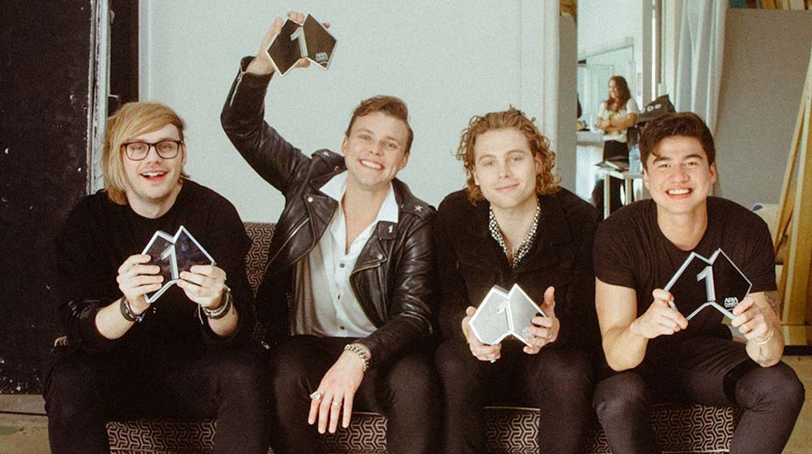 Youngblood gives 5SOS eighth week at #1 on Singles Chart
