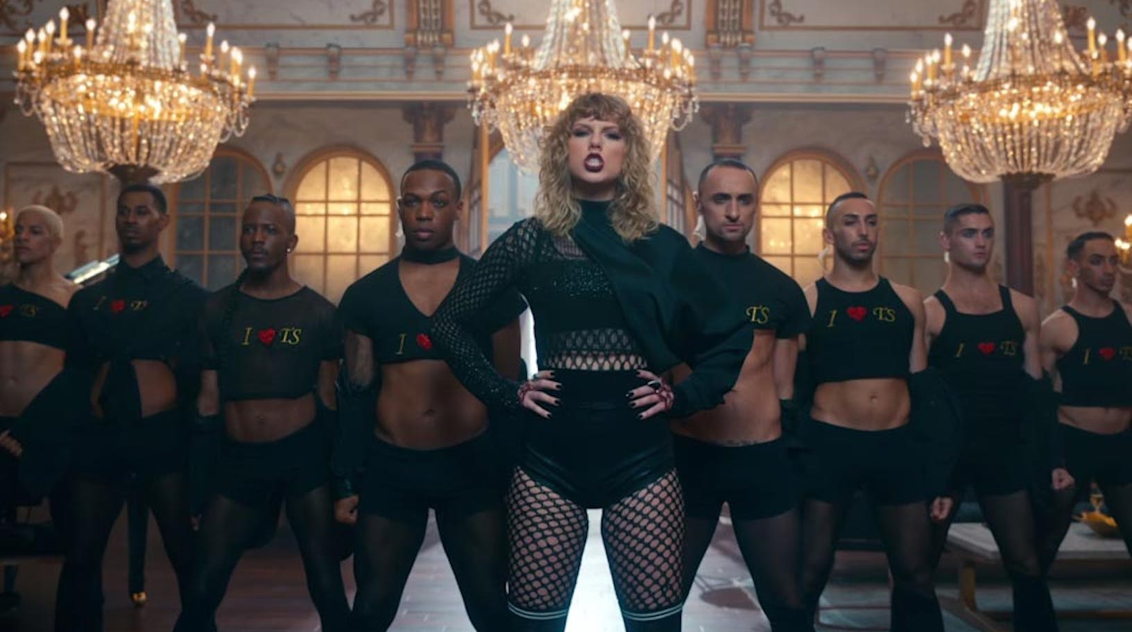 Taylor Swift holds #1 for second week